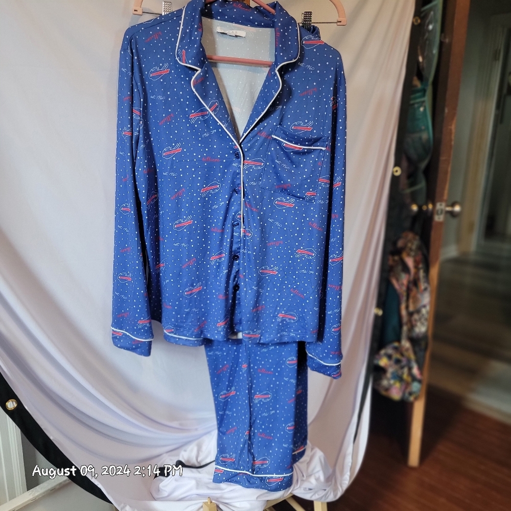 Womans size Large Buffalo Bills Pajamas